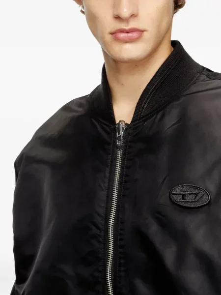 Яке Diesel черно