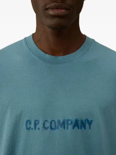 Тениска C.p. Company с принт синьо
