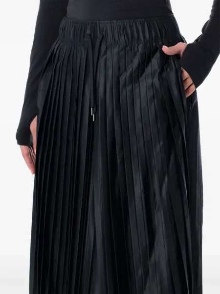 Sweter Nike zamszowy plisowany z nadrukiem brązowy