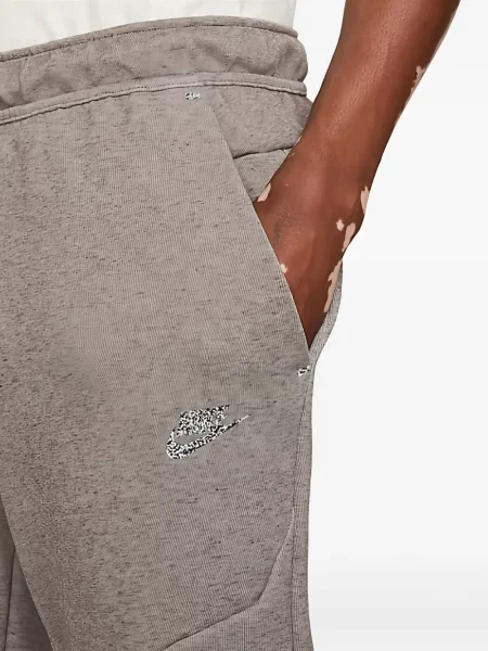 Fleecové běžecké kraťasy Nike s vázáním červené