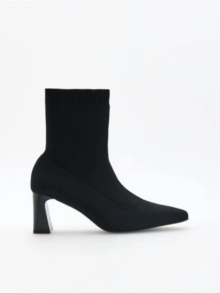 Reserved Botine cu negru