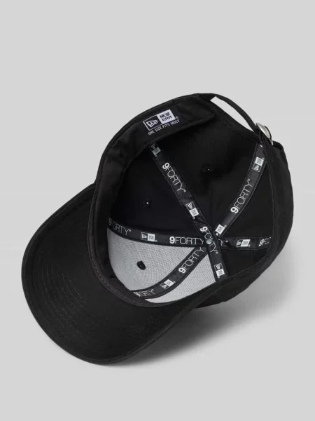 Czapka z daszkiem z wyhaftowanym logo New Era czarna