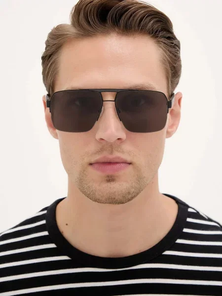 Солнцезащитные очки Boss черные