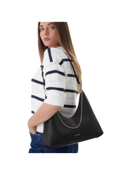 Calvin Klein Geantă Emblem Hw Pebble Shoulder Bag negru