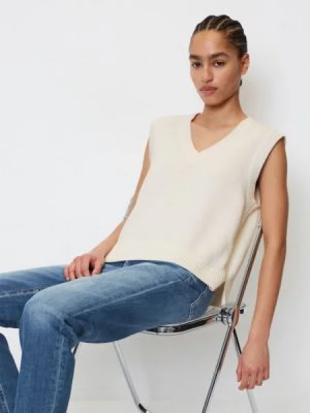 Bezrękawnik fason regular fit biała
