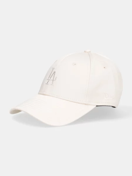 Шапка с козирка New Era бежово
