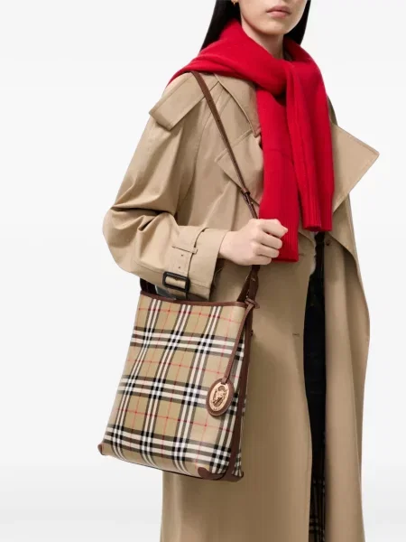 Geantă Burberry în carouri