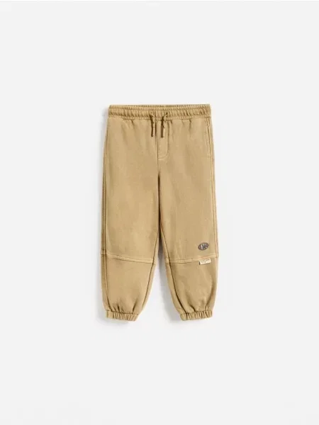 Reserved Pantaloni de trening din brun-auriu