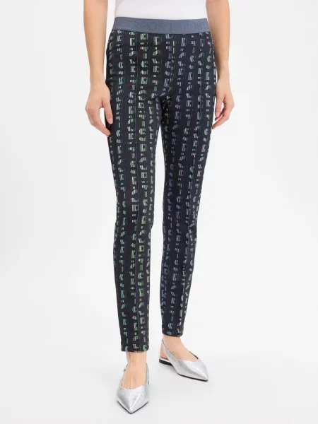Spodnie o kroju slim fit z detalem z logo Marc Cain niebieskie