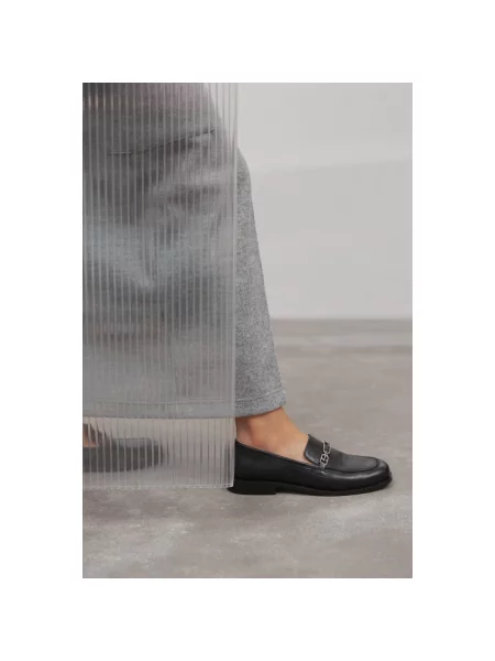 Лоферы Estro черные