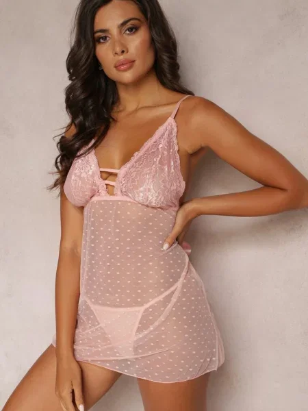 Koronkowa Koszula Nocna z Wycięciem i Stringami Yulieth różowa