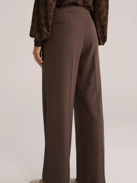WE Fashion Pantaloni cutați închis maro