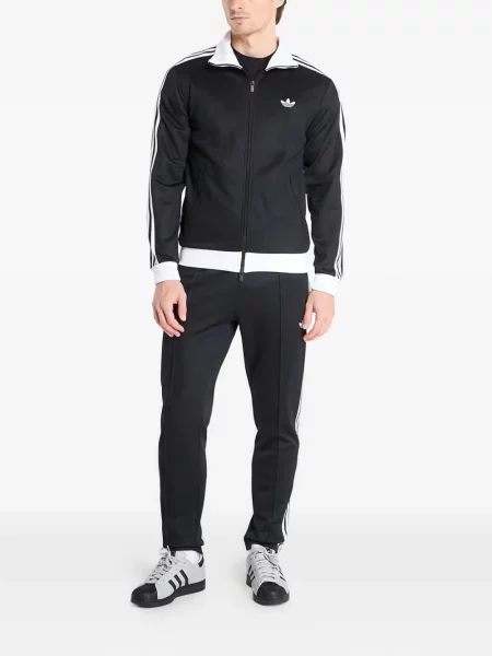 Dlouhé běžecké boty Adidas Terrex s krátkými rukávy s výstřihem do v černé