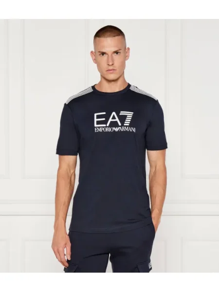 Tricou