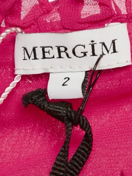 Rochie Mergim de costum roz