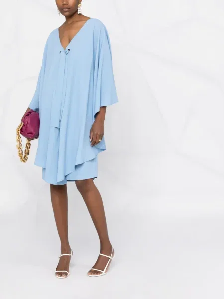 Rochie Alberta Ferretti cu funde drapată de costum albastru