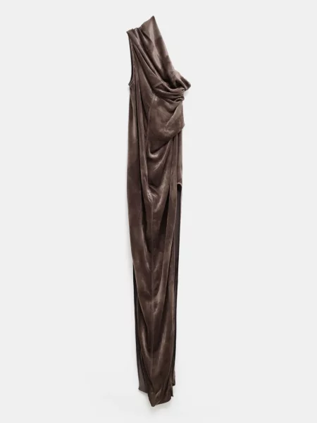 Rochie Rick Owens drapată cu un umăr gol de costum maro