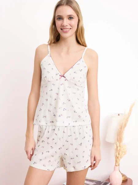 Trendyol Pantaloni scurți fildeş / lila / mov prună