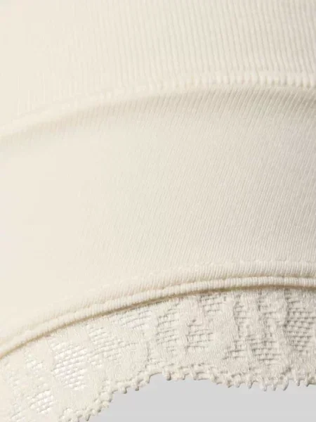 Figi o kroju slim fit z obszyciem koronką Schiesser białe