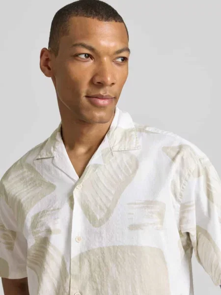 Koszula casualowa o kroju relaxed fit z kołnierzem z połami model BLAVENICE' Jack & Jones Premium beżowa