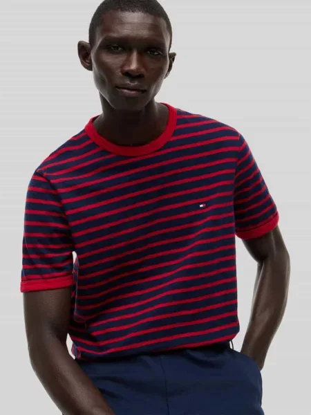 T-shirt o kroju regular fit z czystej bawełny Tommy Hilfiger czerwona