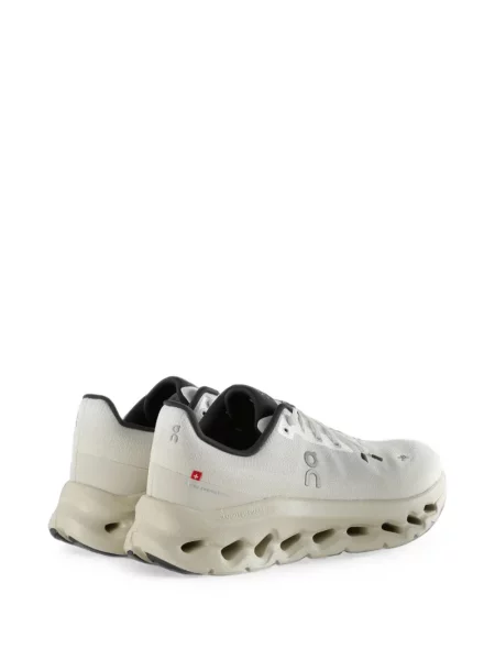 Sneakerși On