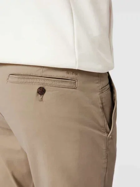 Chinosy o kroju super slim fit z kieszenią na telefon komórkowy Mcneal beżowe