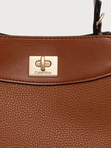 Műbőr bőrönd Calvin Klein barna