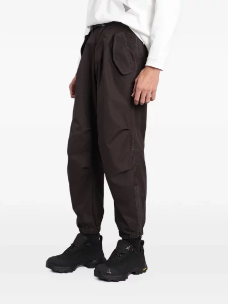 Cu centură pantaloni cargo And Wander maro