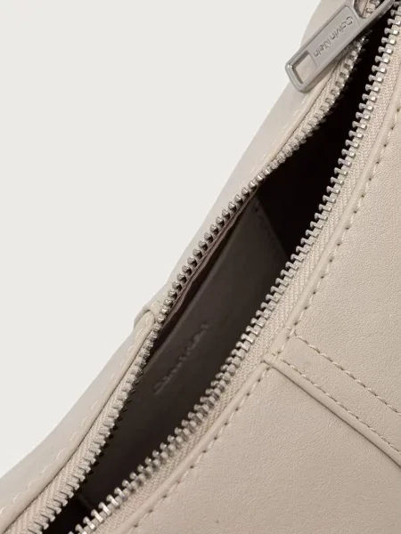 Calvin Klein Táska Pockets Monologo Crossbody Krém bézs