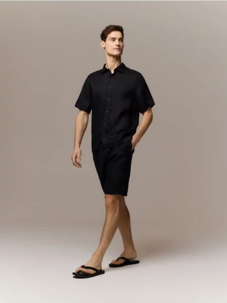 Reserved Pantaloni scurți jogger din in negru