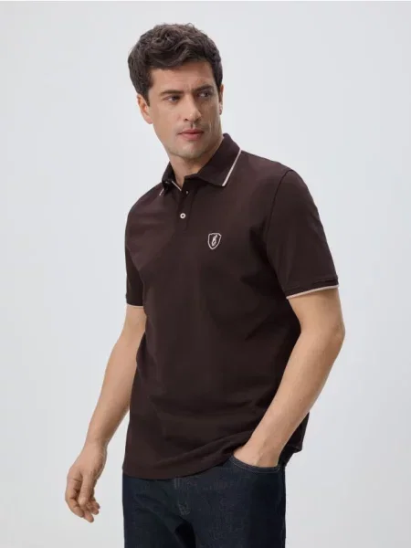 Reserved Tricou polo regular fit maro-închis maro