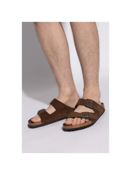 Klapki Birkenstock zamszowe brązowe