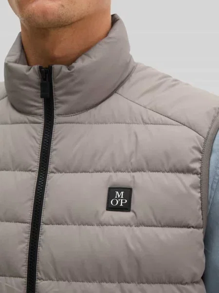 Kamizelka o kroju regular fit z naszywką z logo Marc O'polo szara