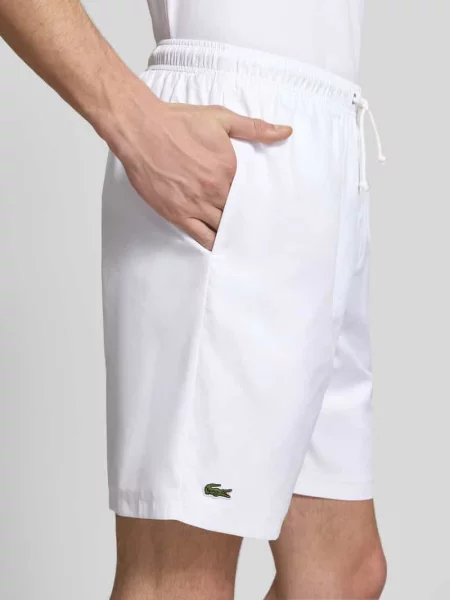 Szorty o kroju relaxed fit Sport z wyhaftowanym logo Lacoste Sport białe