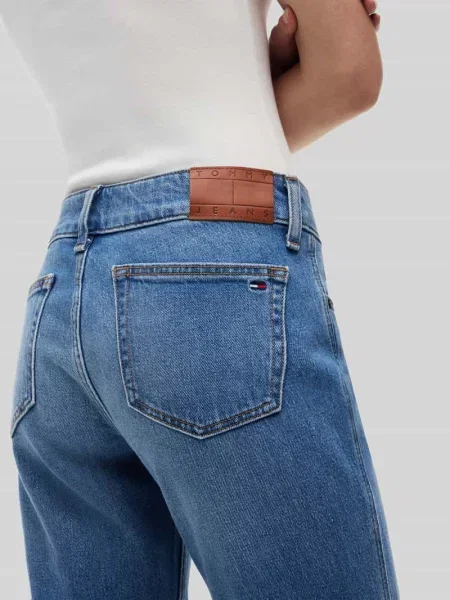 Jeansy z szerokimi nogawkami z mieszanka bawełny Tommy Jeans niebieskie