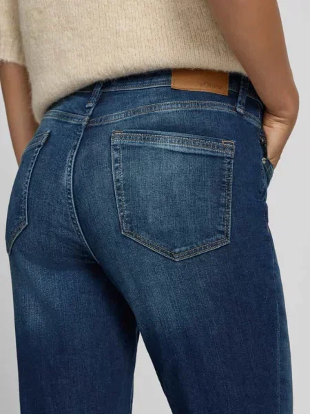 Jeansy o kroju slim fit z mieszanki bawełny model ‘BETSY’ S.oliver Red Label niebieskie