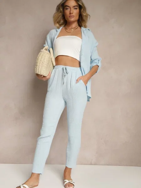 Jasnoniebieski Muślinowy Komplet z Bawełny Spodnie i Koszula z Regulowanymi Rękawami Janalise niebieska