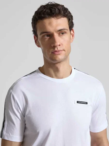 T-shirt w kroju regular fit z naszywką z logo Ea7 Emporio Armani biała