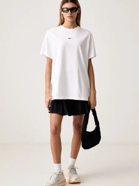 Nike Sportswear уголемена тениска дамска от Classic бяло