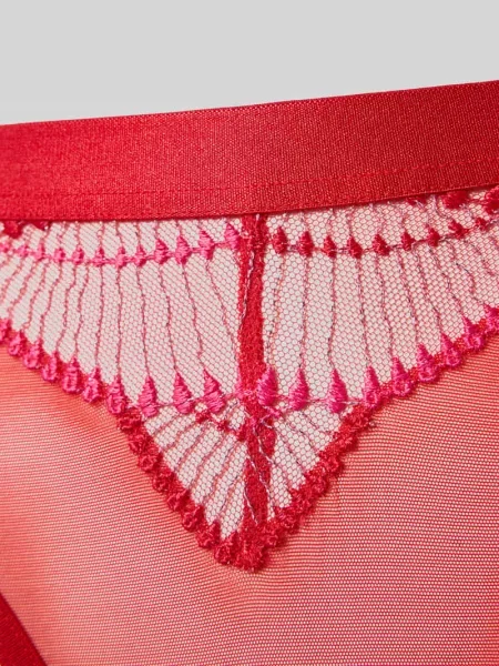 Stringi o nowoczesnym kroju z detalem w kształcie dziurki od klucza z tyłu Triumph czerwone