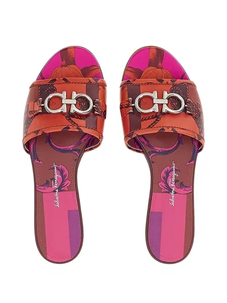 Sandale Ferragamo din piele cu imagine roșu