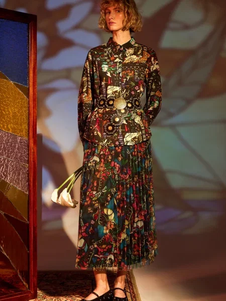 Пола Medicine дълга разкроена