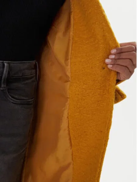 Zimní kabát Vero Moda žlutý
