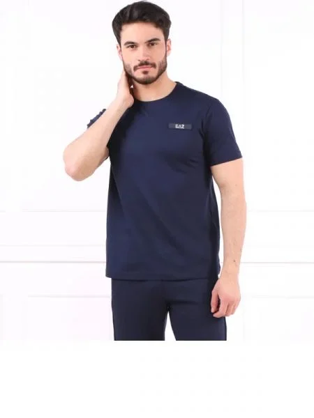 Tricou