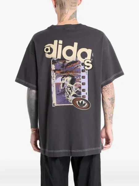 Krótka graficzny koszulka Adidas Campus z perforacją szara