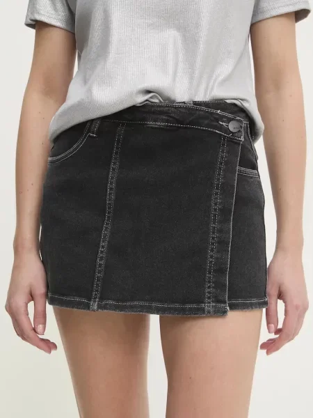 Дънков къс панталон Answear Lab с изчистен дизайн с висока талия черно