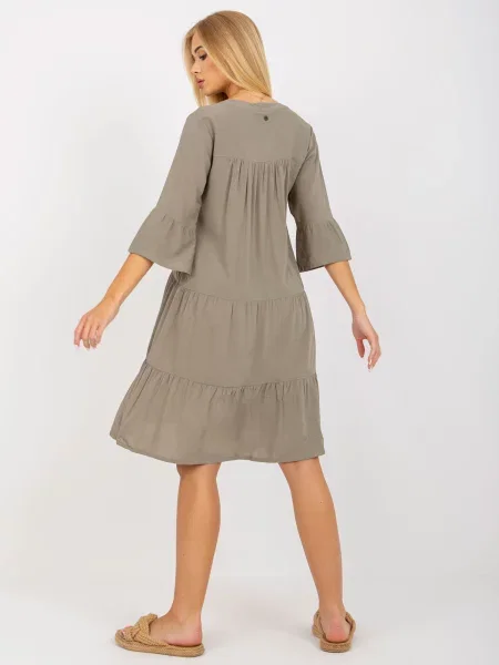 Oblekové šaty Fashionhunters s výstrihom do v s volánmi khaki