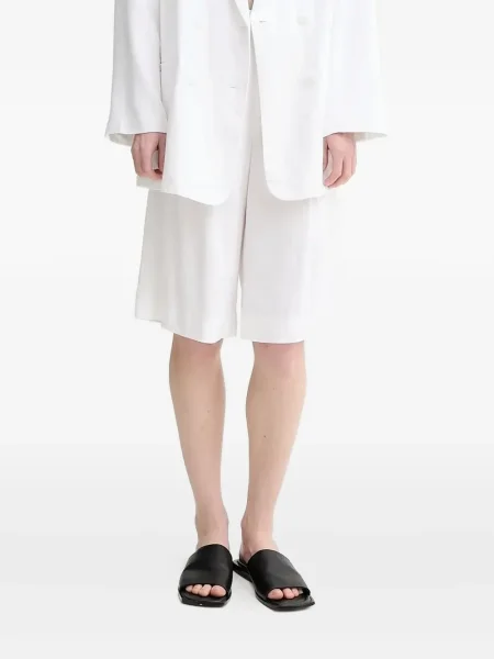 Pantaloni scurți Gestuz plisate alb