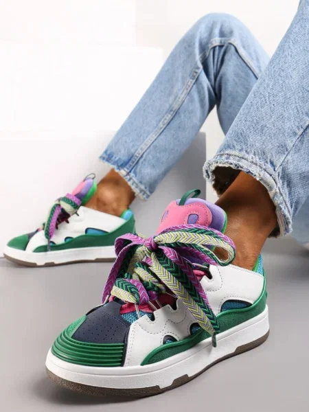 Sneakersy z Dekoracyjnym Sznurowaniem i Wstawką na Języku Cristen zielone